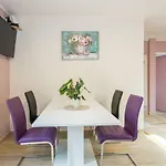 Robi Apartment *