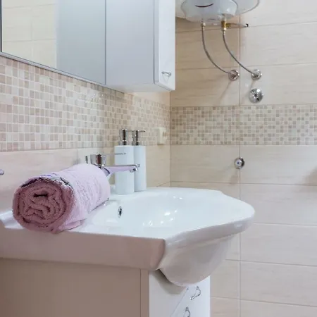 Apartment Robi Apartment *