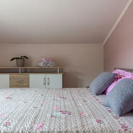 Apartment Robi Apartment *