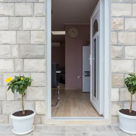 Apartment Robi Apartment *