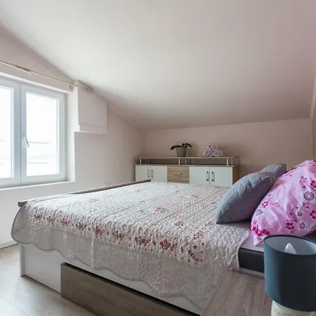 Apartment Robi Apartment *